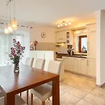 Rustic Casa Mate With 2 Bedrooms In Tinjan *