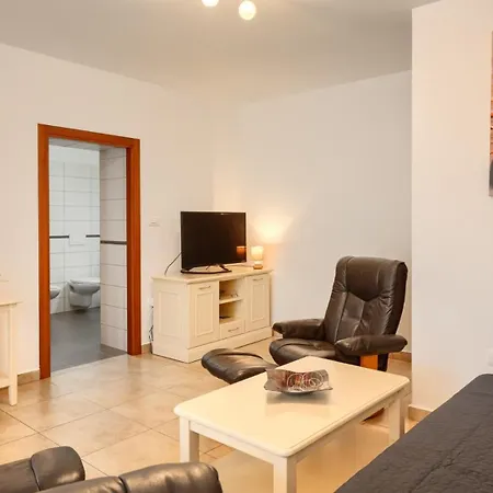 Villa Rustic Casa Mate With 2 Bedrooms In Tinjan Kringa