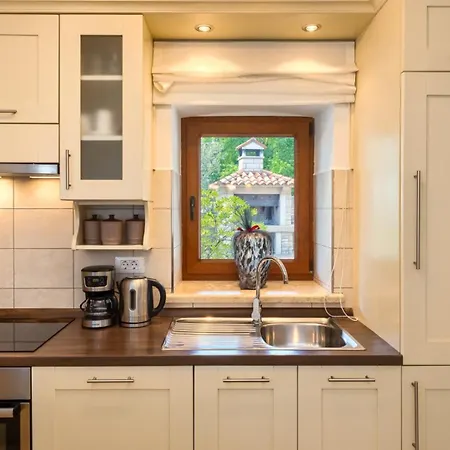 Rustic Casa Mate With 2 Bedrooms In Tinjan * Kringa