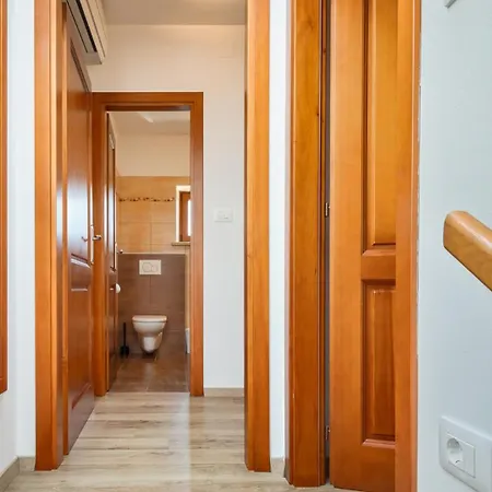 Rustic Casa Mate With 2 Bedrooms In Tinjan *