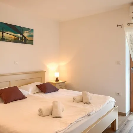Villa Rustic Casa Mate With 2 Bedrooms In Tinjan