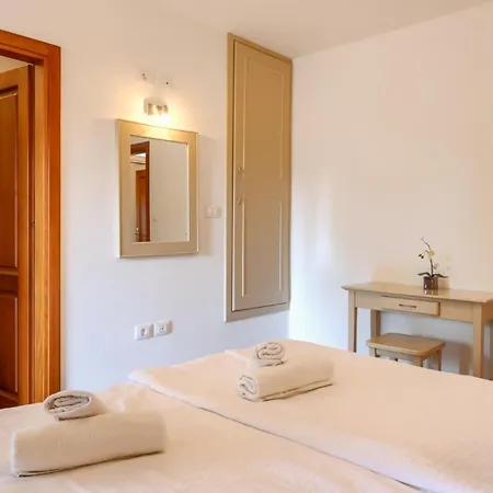 Rustic Casa Mate With 2 Bedrooms In Tinjan Villa *