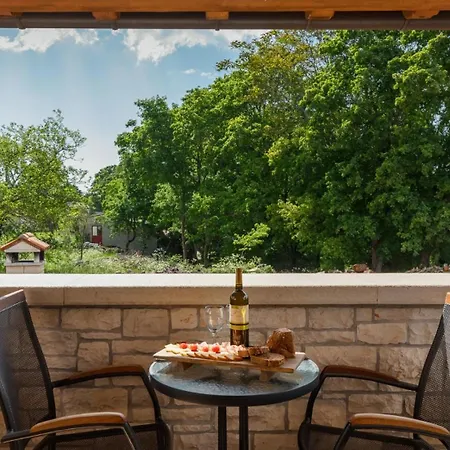 Rustic Casa Mate With 2 Bedrooms In Tinjan Villa *