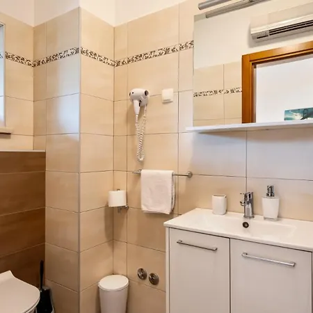 Villa Rustic Casa Mate With 2 Bedrooms In Tinjan