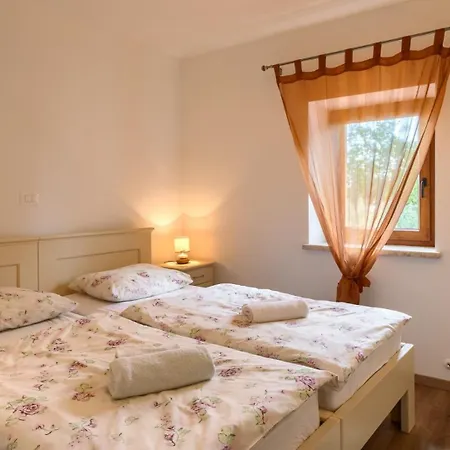 Rustic Casa Mate With 2 Bedrooms In Tinjan * Kringa