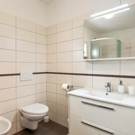 Rustic Casa Mate With 2 Bedrooms In Tinjan Kringa