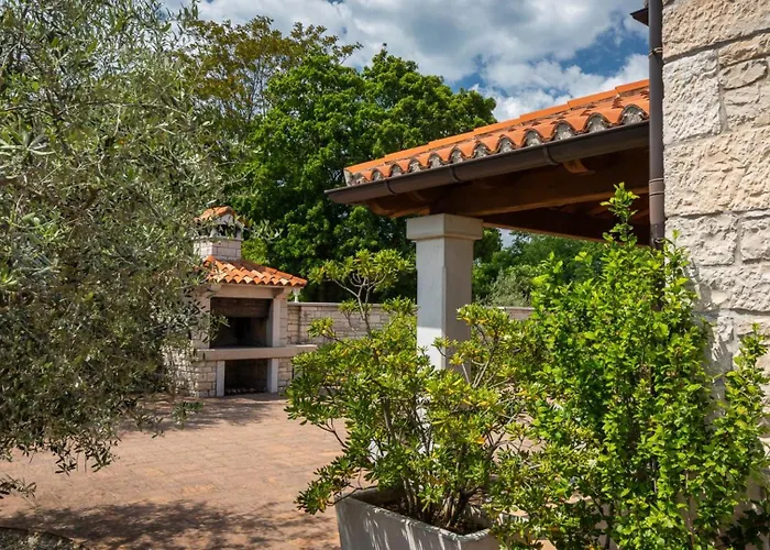 Villa Rustic Casa Mate With 2 Bedrooms In Tinjan Kringa