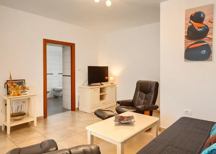 Villa Rustic Casa Mate With 2 Bedrooms In Tinjan Kringa