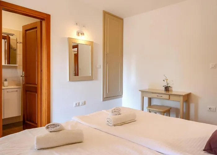 Rustic Casa Mate With 2 Bedrooms In Tinjan Villa *