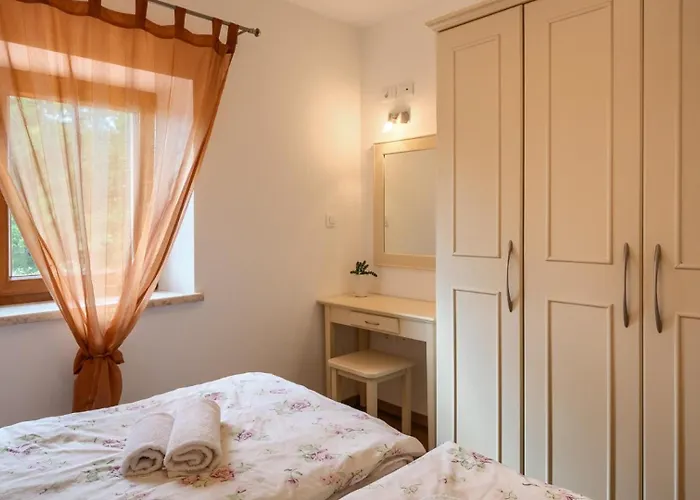 Villa Rustic Casa Mate With 2 Bedrooms In Tinjan Kringa