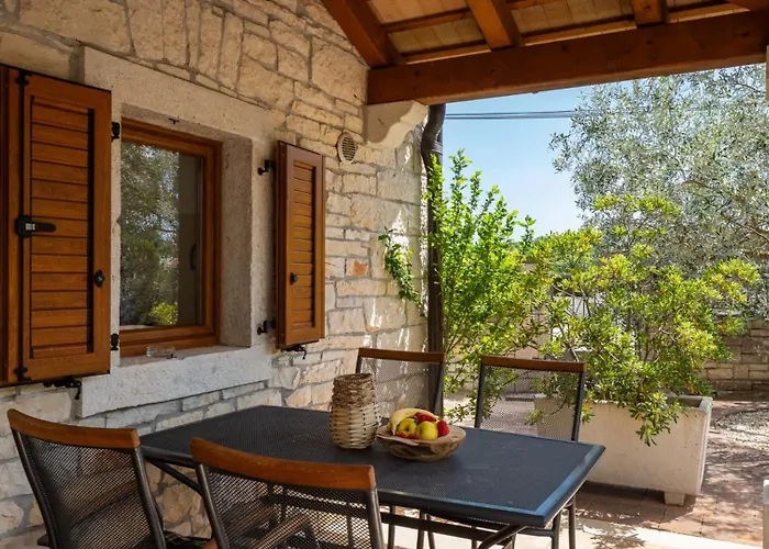 Rustic Casa Mate With 2 Bedrooms In Tinjan Villa Kringa