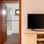Rustic Casa Mate With 2 Bedrooms In Tinjan Kringa