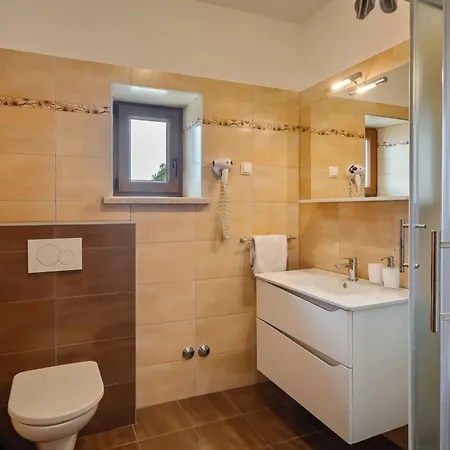 Willa Rustic Casa Mate With 2 Bedrooms In Tinjan *