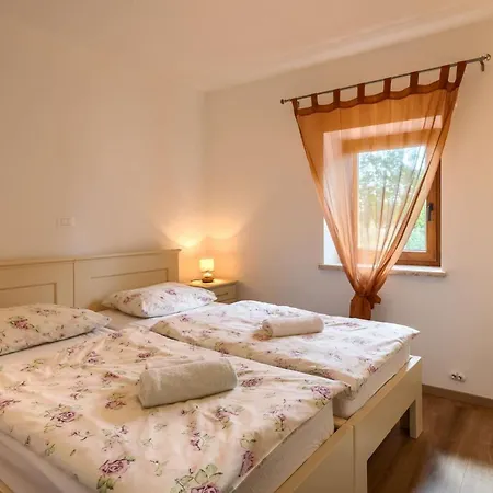 Villa Rustic Casa Mate With 2 Bedrooms In Tinjan *