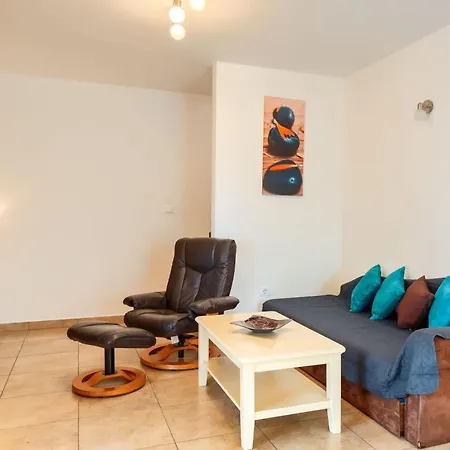Villa Rustic Casa Mate With 2 Bedrooms In Tinjan *