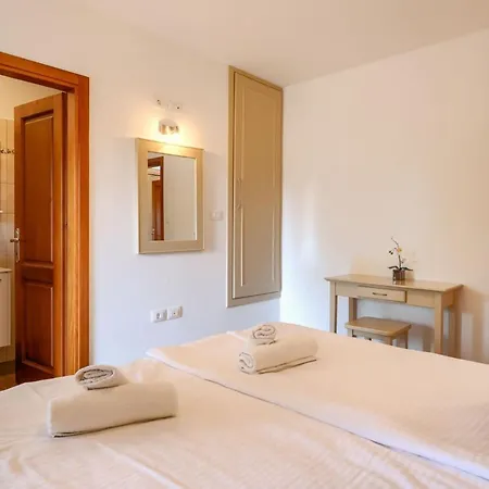 Rustic Casa Mate With 2 Bedrooms In Tinjan Willa Kringa