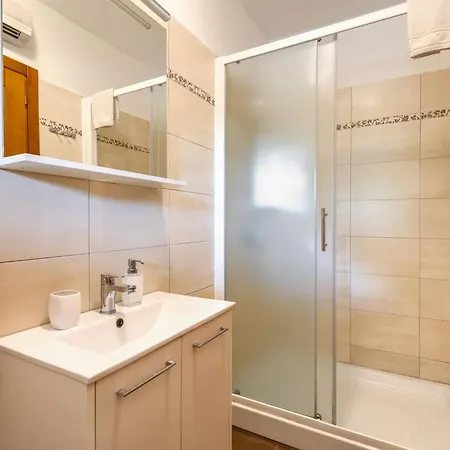 Rustic Casa Mate With 2 Bedrooms In Tinjan *