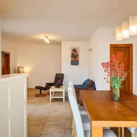 Rustic Casa Mate With 2 Bedrooms In Tinjan *