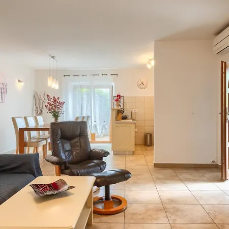 Rustic Casa Mate With 2 Bedrooms In Tinjan Vila *