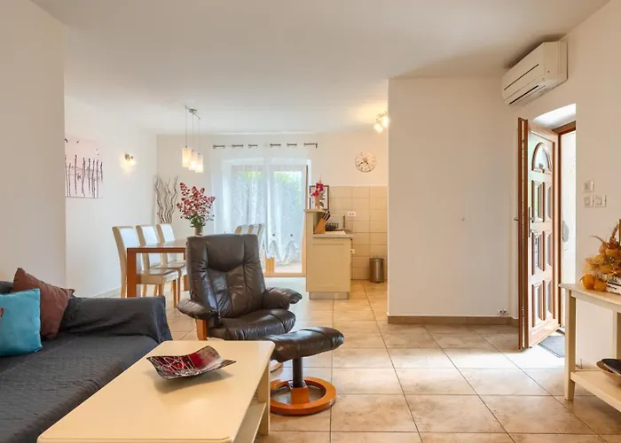 Rustic Casa Mate With 2 Bedrooms In Tinjan Vila *