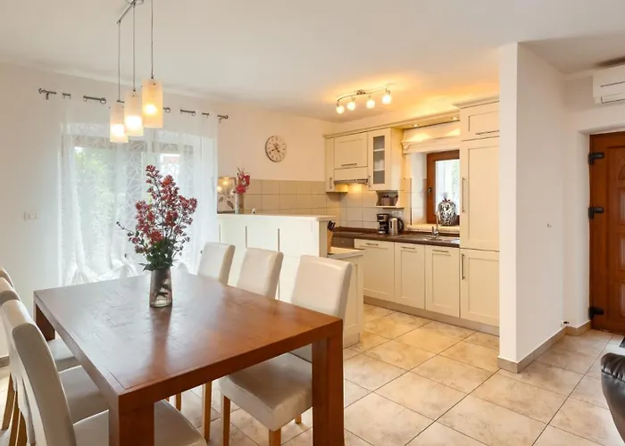 Rustic Casa Mate With 2 Bedrooms In Tinjan *