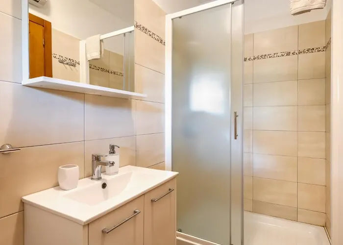 Vila Rustic Casa Mate With 2 Bedrooms In Tinjan Kringa