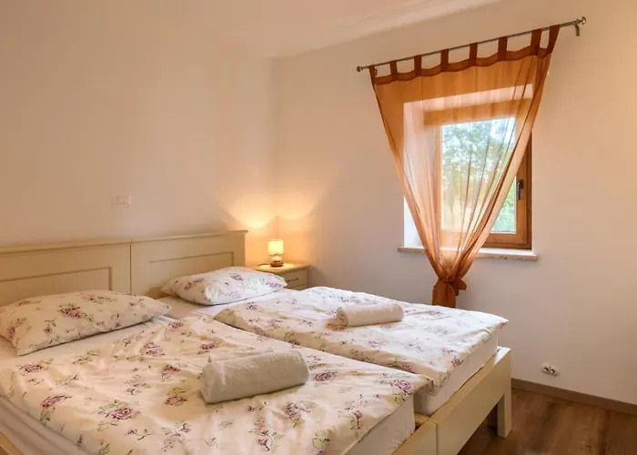 Rustic Casa Mate With 2 Bedrooms In Tinjan * Kringa