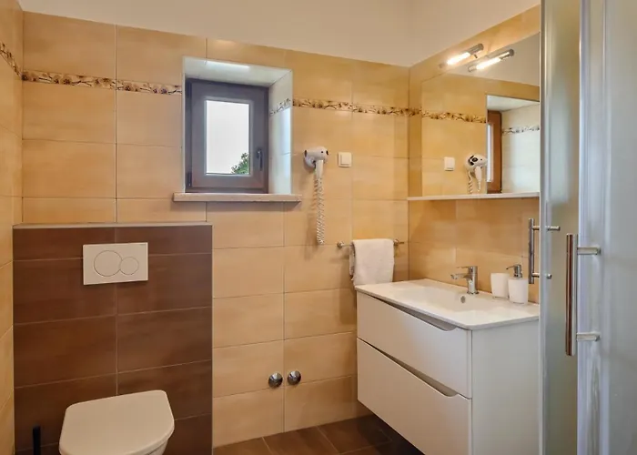 Rustic Casa Mate With 2 Bedrooms In Tinjan