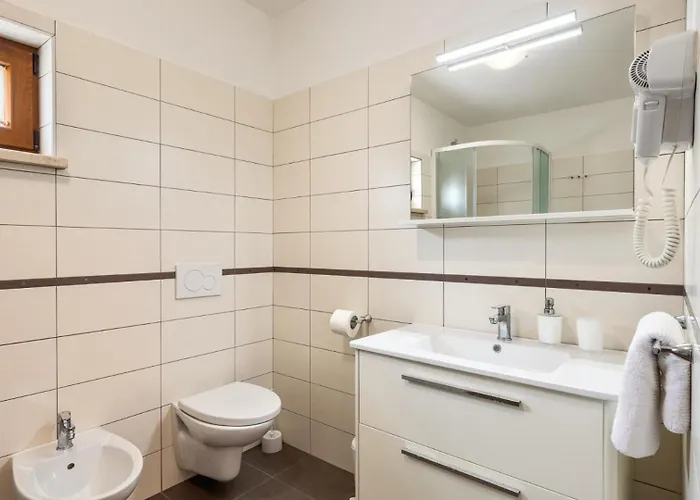 Rustic Casa Mate With 2 Bedrooms In Tinjan Kringa