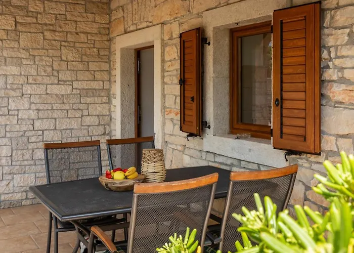 Rustic Casa Mate With 2 Bedrooms In Tinjan * Kringa